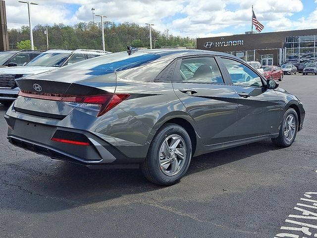 New 2026 Hyundai Elantra SE FWD image 4