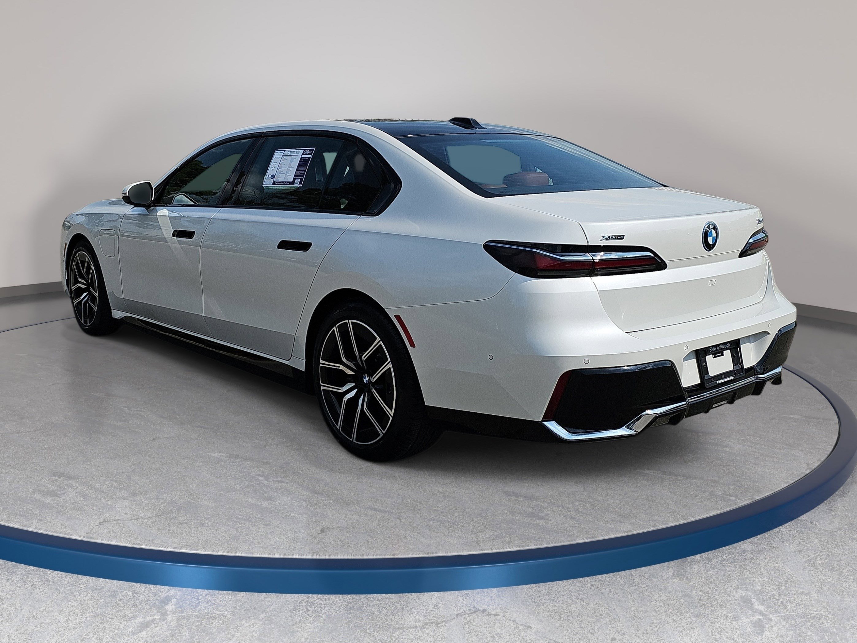 Certified 2025 BMW 750e xDrive image 8