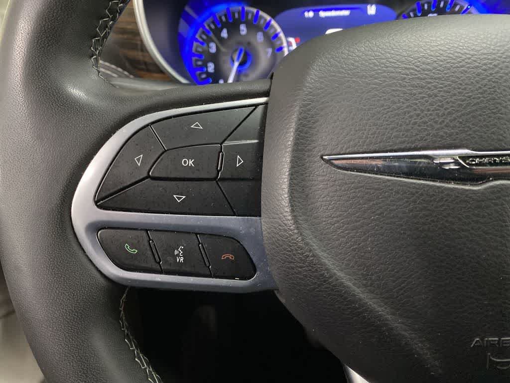 Used 2023 Chrysler Pacifica Limited FWD image 21