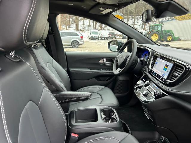 New 2026 Chrysler Pacifica Select AWD/4WD image 23