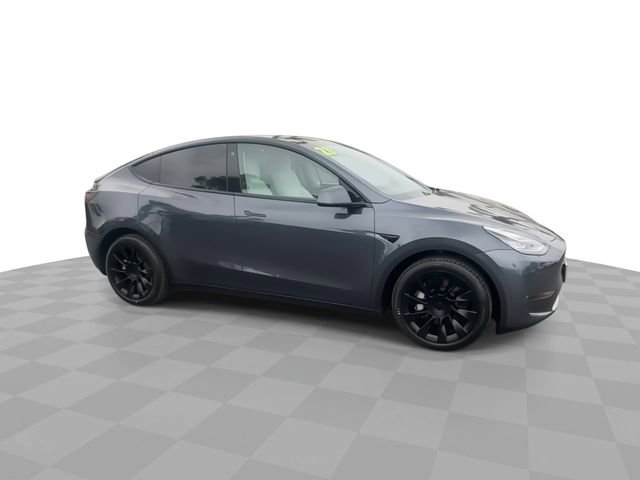 Used 2021 Tesla Model Y Long Range image 9