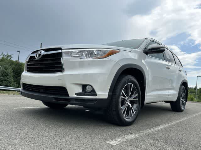 Used 2016 Toyota Highlander XLE AWD/4WD image 30