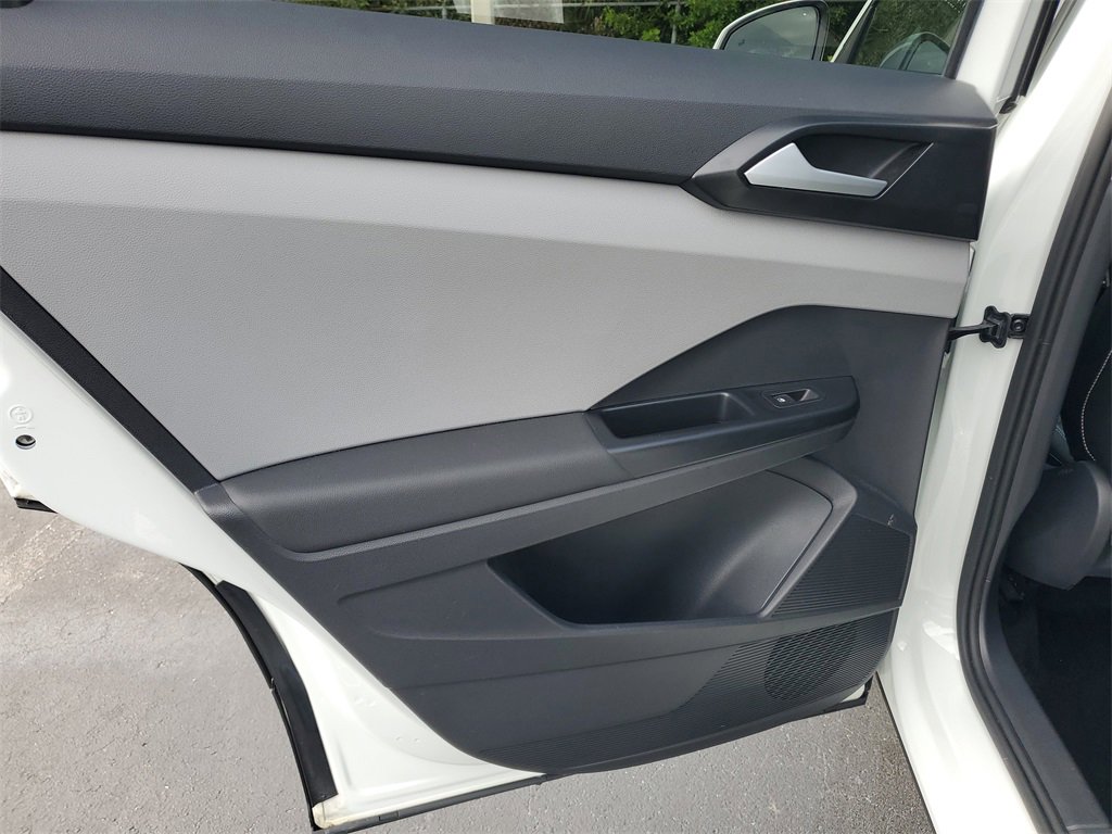 Used 2022 Volkswagen Taos SEL image 9