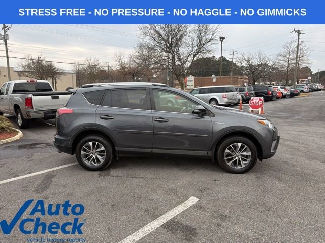 Used 2017 Toyota RAV4 XLE w/ Convenience Package image 2