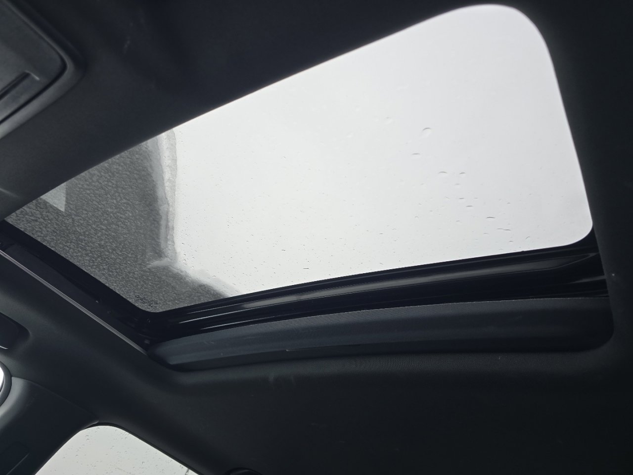 Used 2023 Honda CR-V Sport Touring image 4