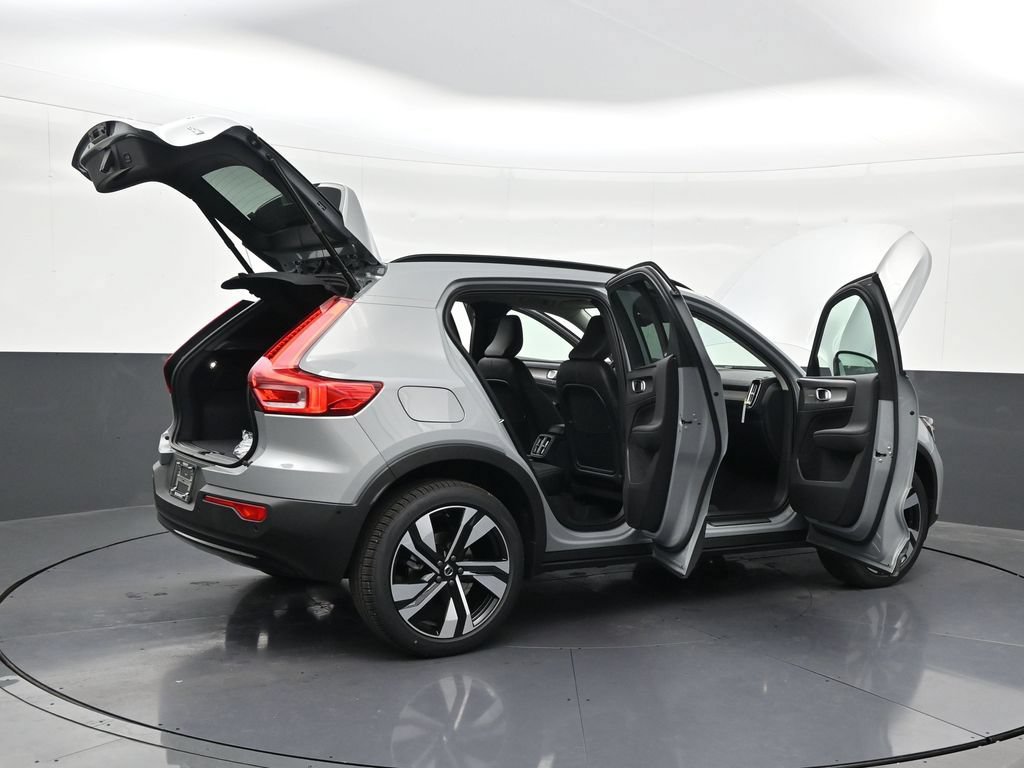 New 2026 Volvo XC40 B5 Plus AWD/4WD image 29