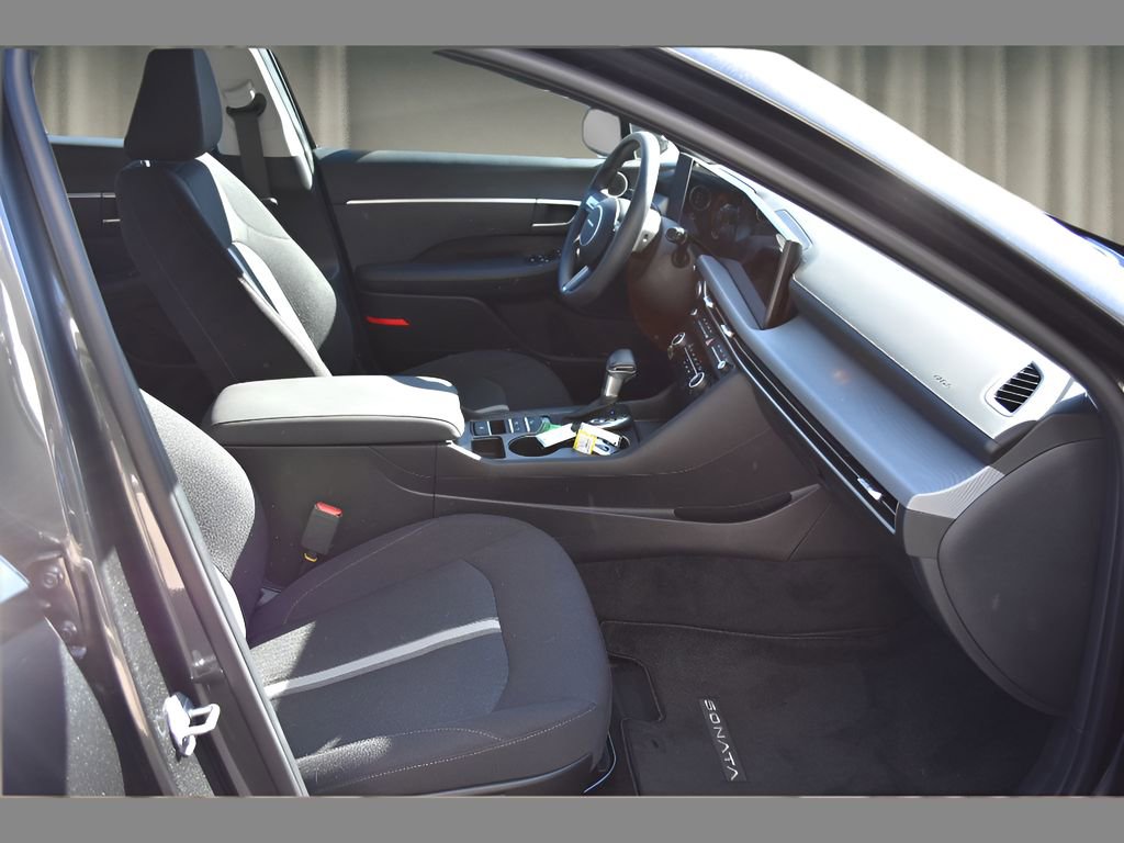 Used 2025 Hyundai Sonata SE image 14