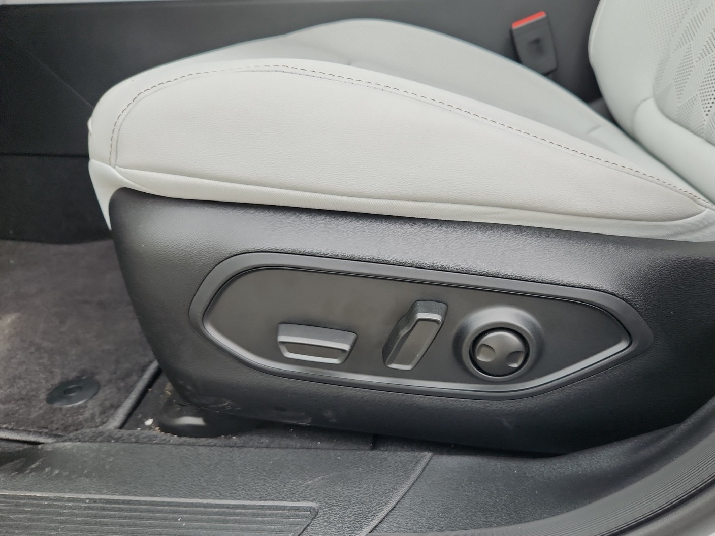 New 2026 Jeep Cherokee Limited AWD/4WD image 18