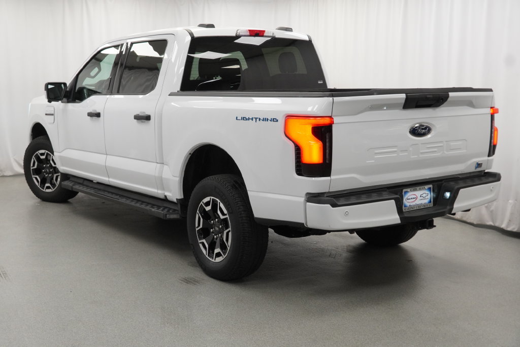 Used 2022 Ford F150 Lightning XLT AWD/4WD image 19