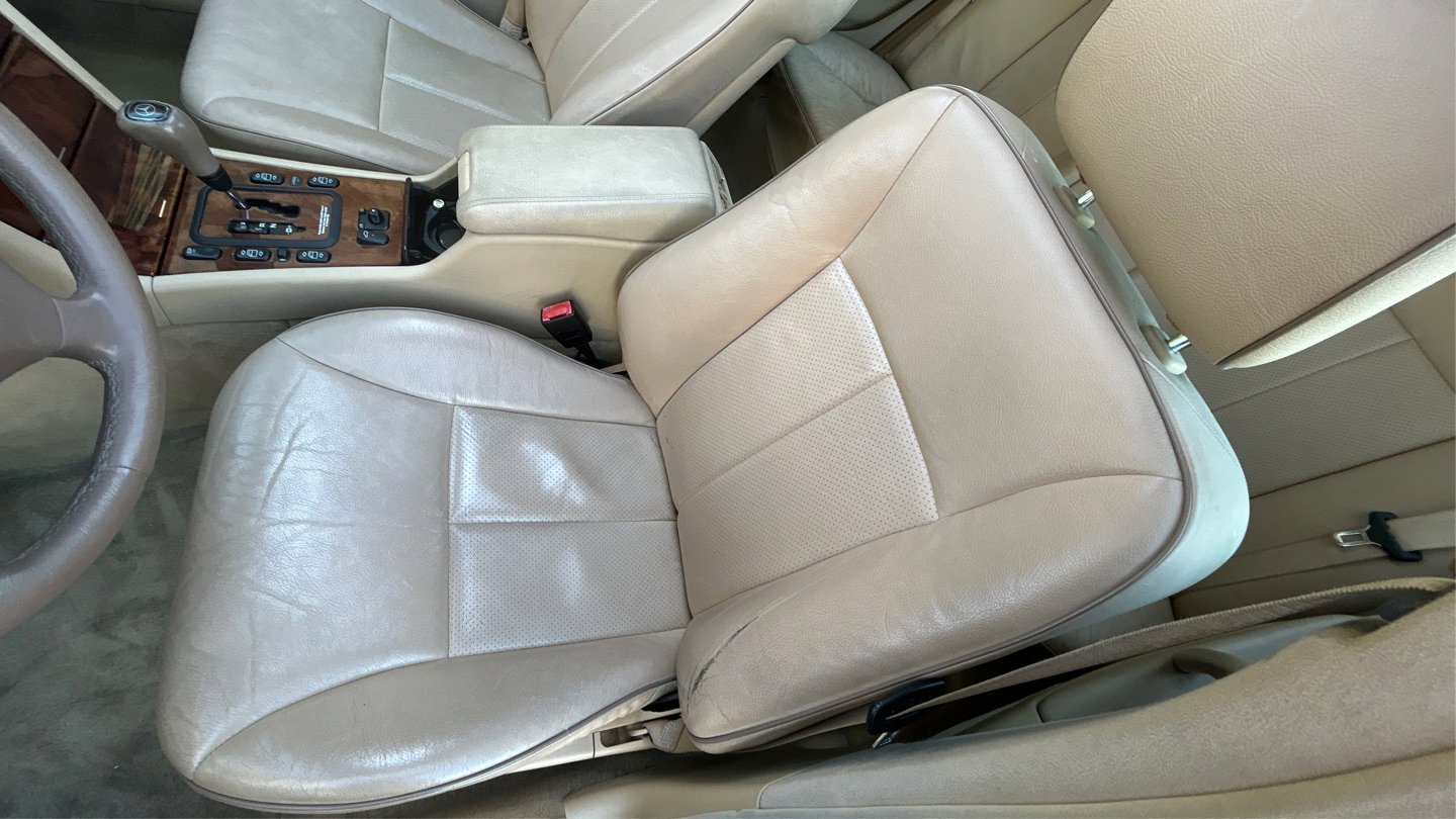 Used 2000 Mercedes-Benz E 320 Sedan image 11