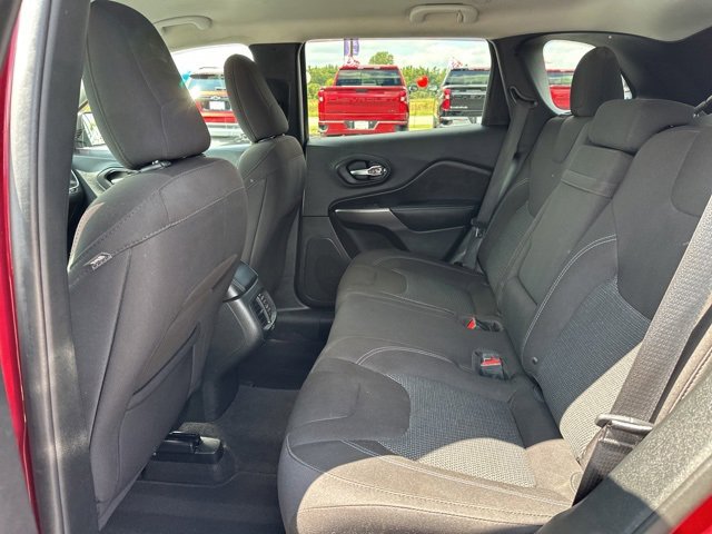 Used 2019 Jeep Cherokee Latitude w/ Popular Appearance Group image 18