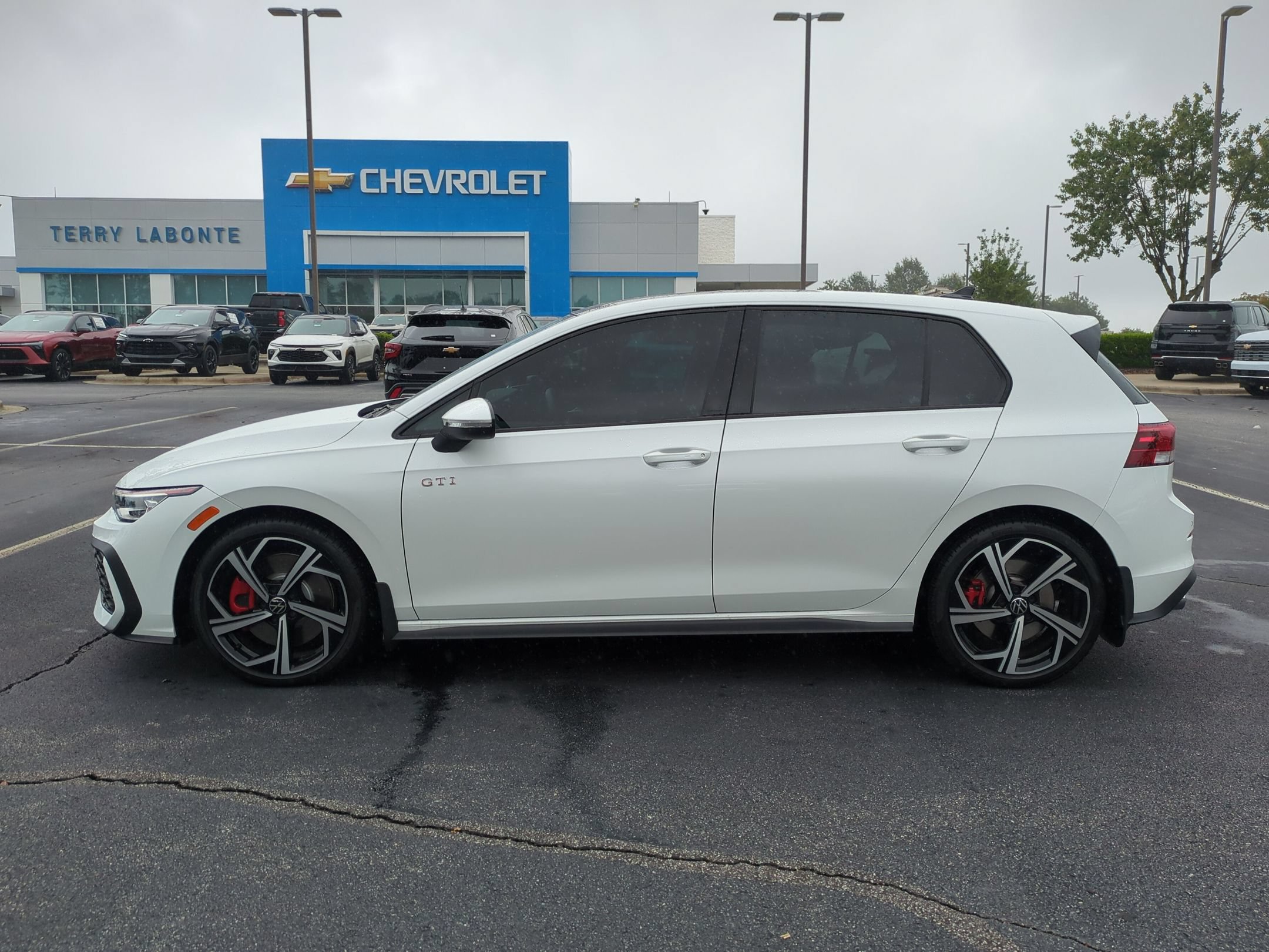 Used 2025 Volkswagen Golf SE FWD image 7