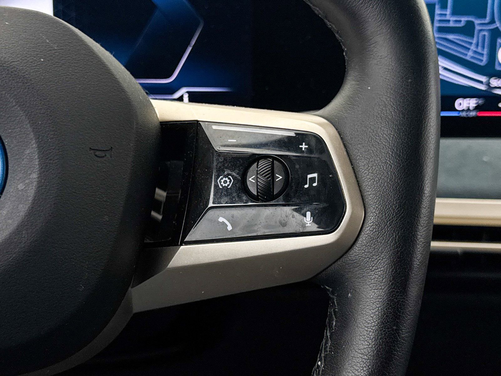 Used 2022 BMW iX xDrive50 w/ Premium Package image 34