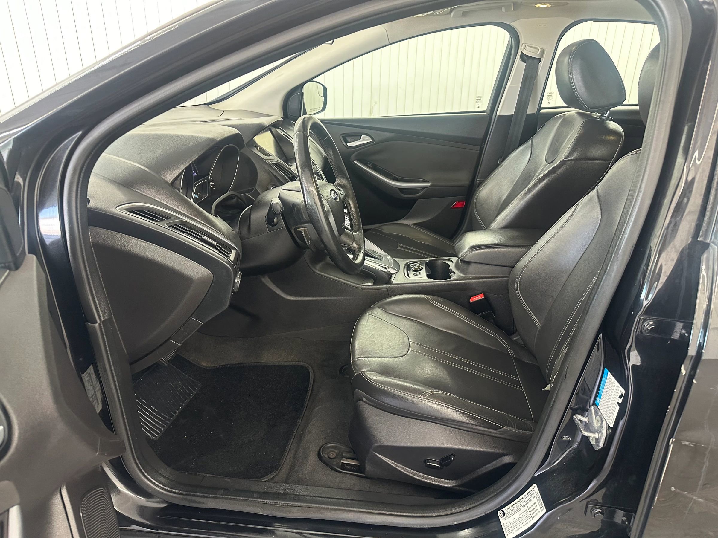 Used 2013 Ford Focus Titanium w/ Titanium Handling Pkg FWD image 10