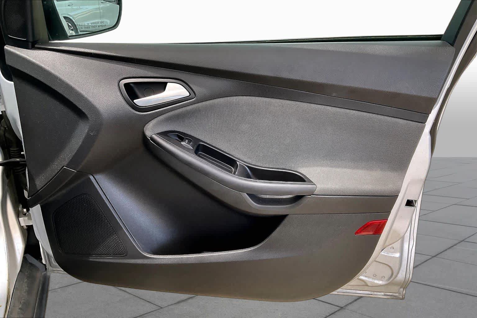 Used 2014 Ford Focus SE FWD image 22