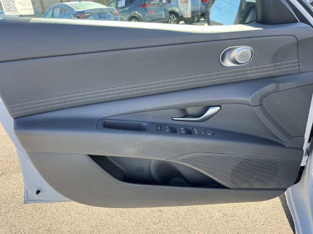 Certified 2025 Hyundai Elantra SEL FWD image 25
