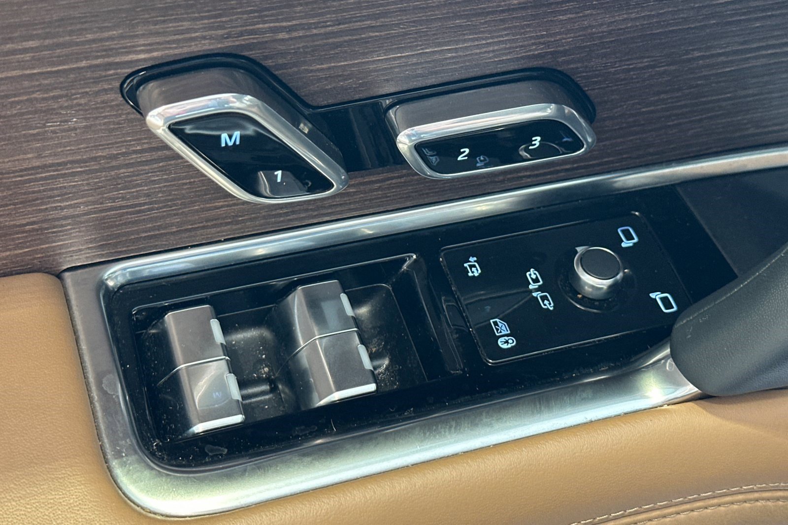 Certified 2025 Land Rover Range Rover Long Wheelbase SE image 15