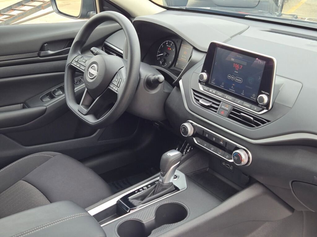 Used 2025 Nissan Altima 2.5 S image 7