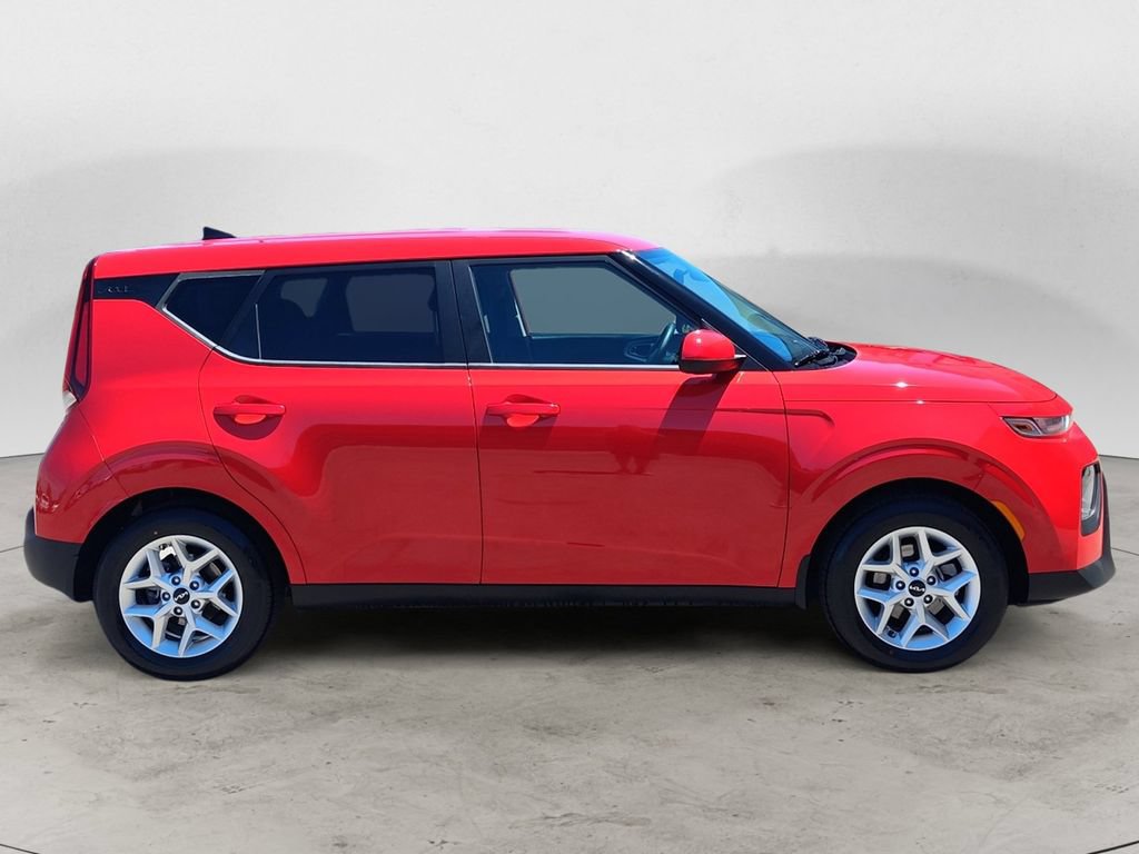 Used 2022 Kia Soul LX w/ Technology Package FWD image 6