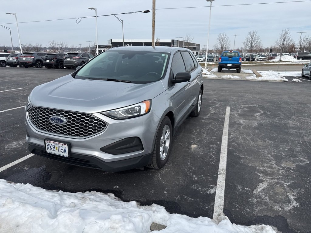 Used 2024 Ford Edge SE image 3