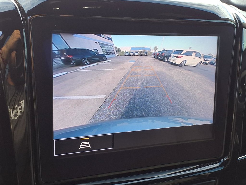 Used 2023 Chevrolet Traverse LT FWD image 4