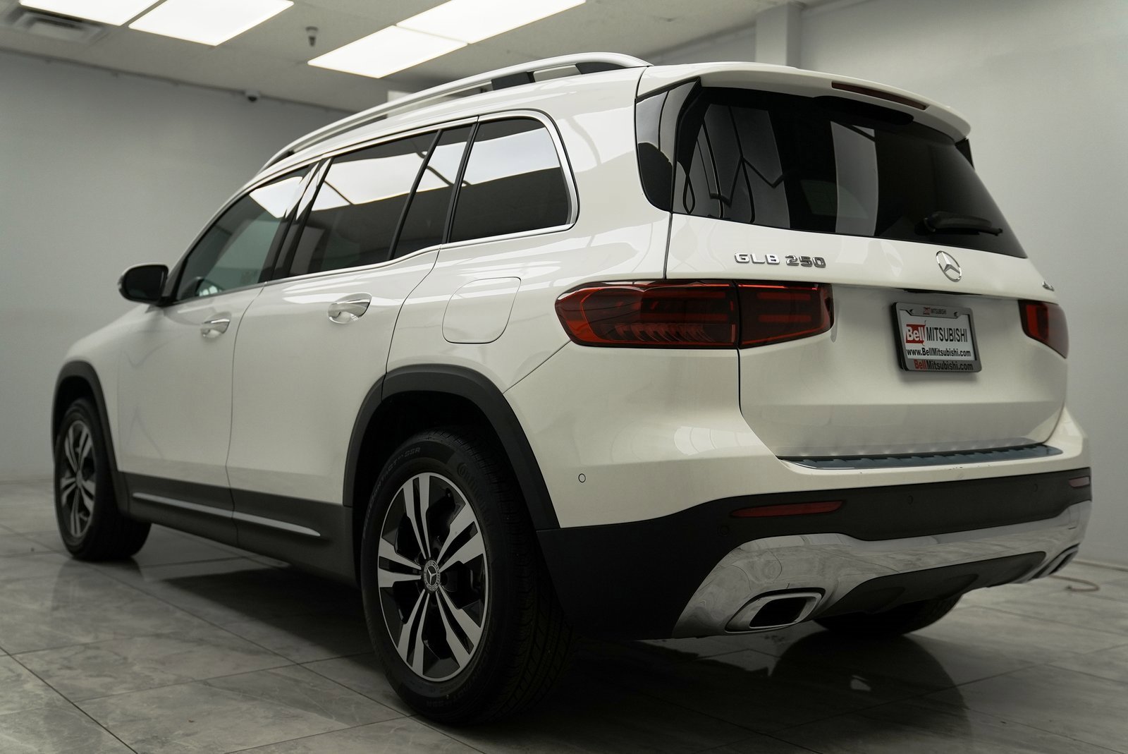 Used 2025 Mercedes-Benz GLB 250 4MATIC image 5