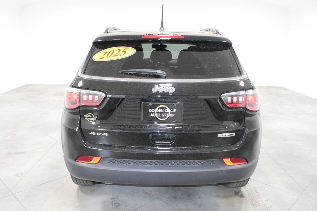 Used 2025 Jeep Compass Latitude AWD/4WD image 8