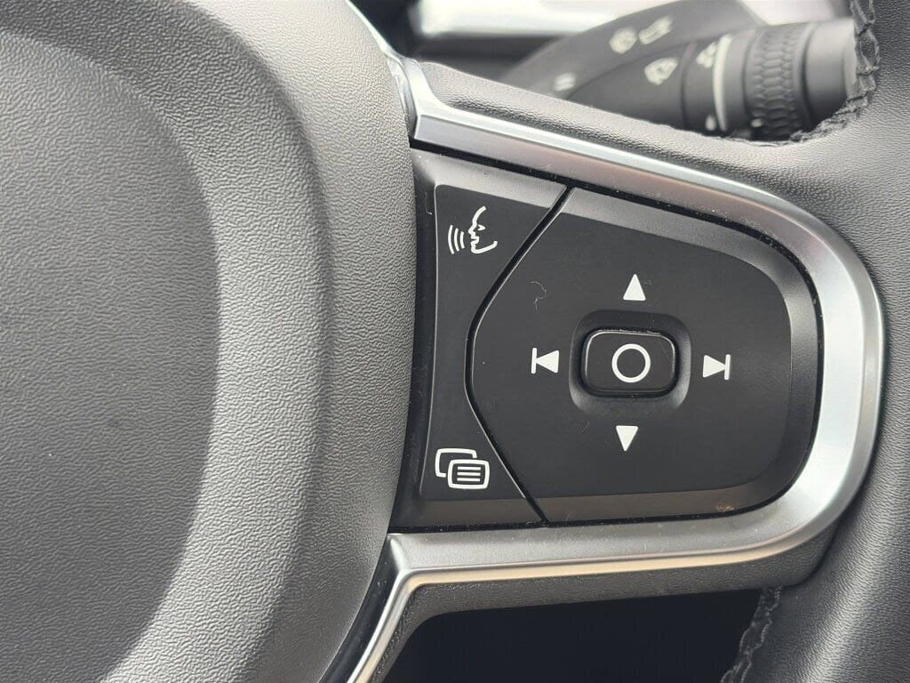 Used 2024 Volvo S60 B5 Core image 21