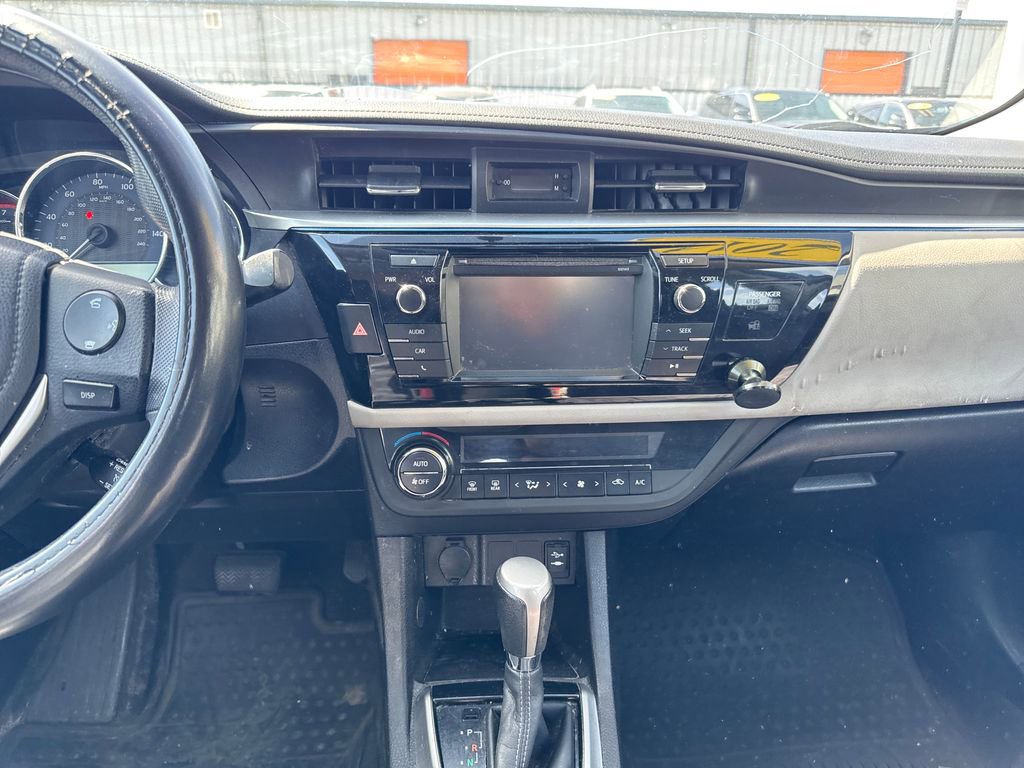 Used 2014 Toyota Corolla LE FWD image 17