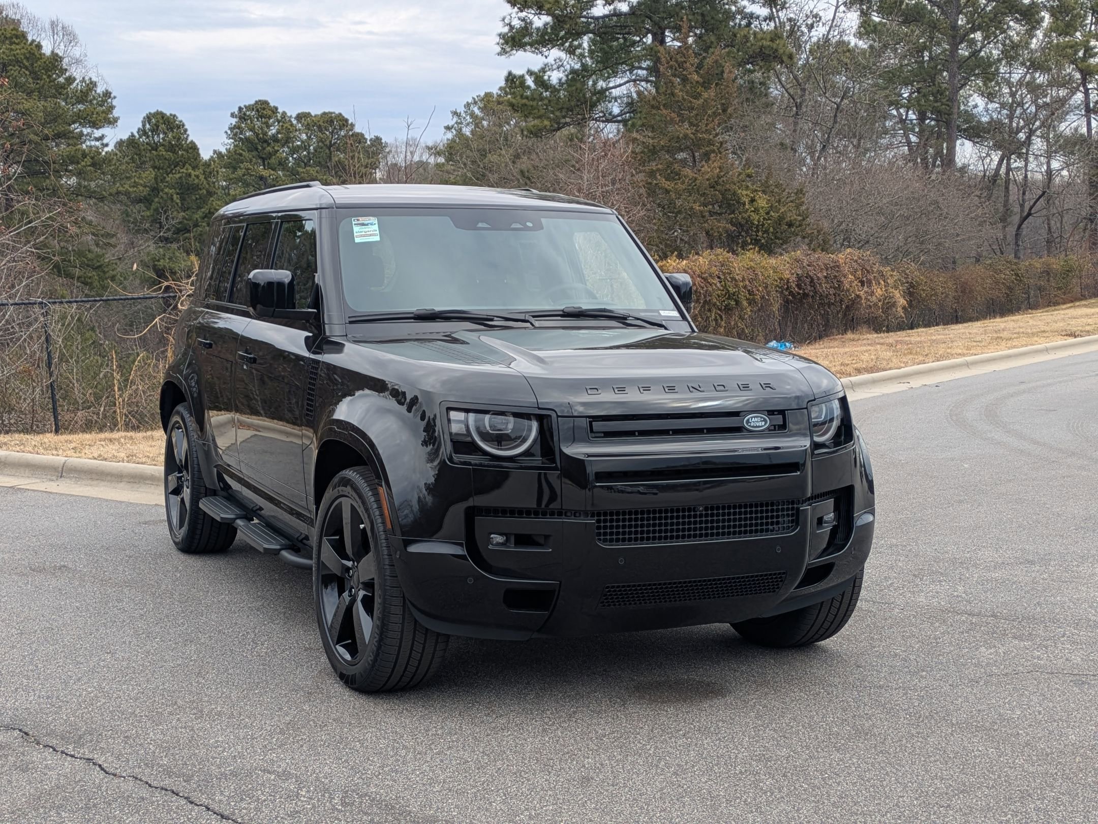 New 2026 Land Rover Defender 110 X-Dynamic SE image 3