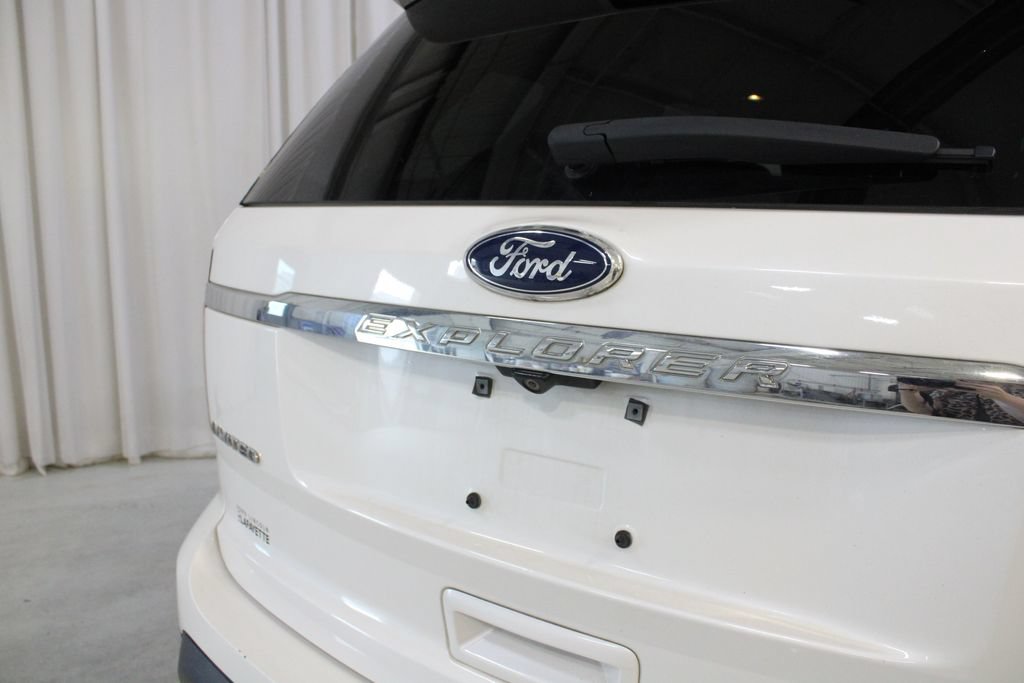Used 2015 Ford Explorer Limited w/ Equipment Group 302A AWD/4WD image 33