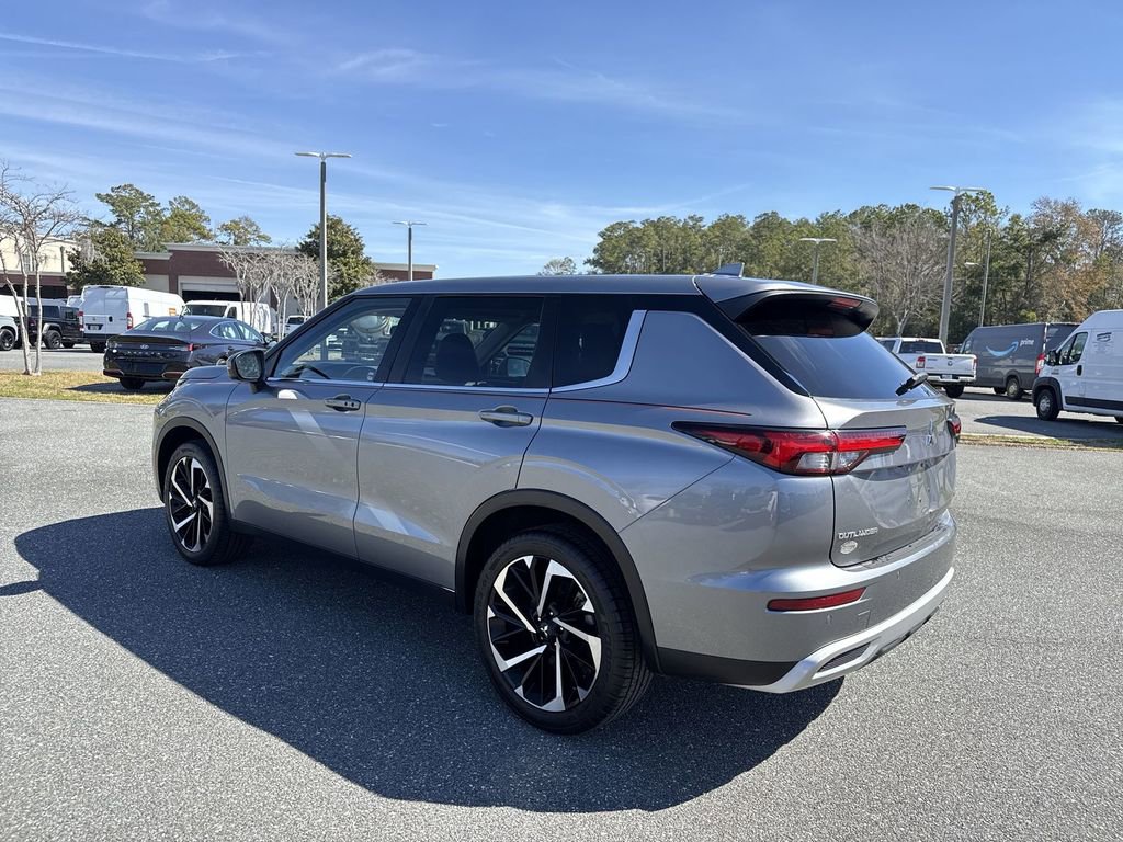 Used 2022 Mitsubishi Outlander SEL Black Edition image 3