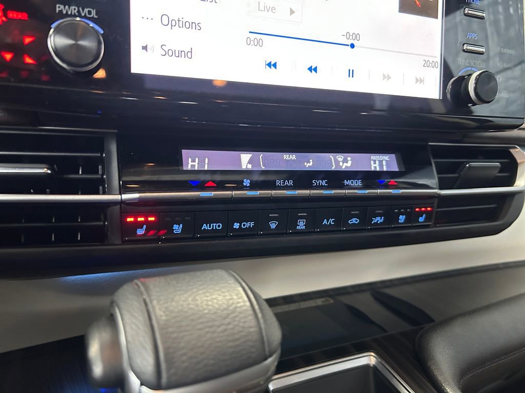 Used 2022 Toyota Sienna Platinum image 36