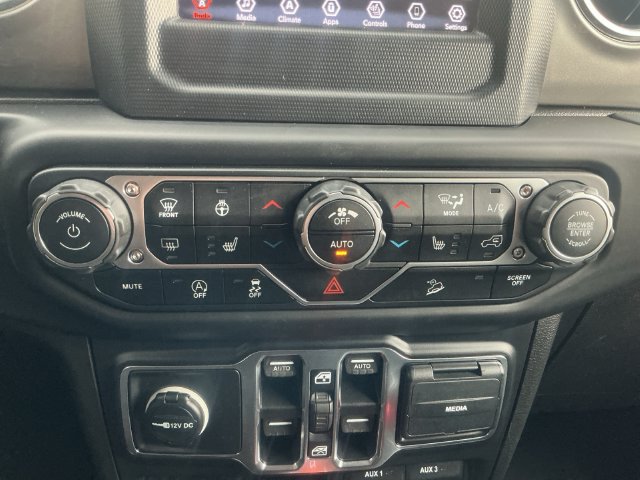 Used 2019 Jeep Wrangler Unlimited Sahara w/ Cold Weather Group AWD/4WD image 17