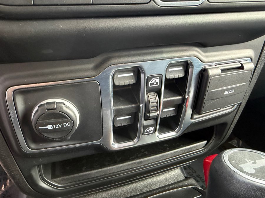 Used 2023 Jeep Wrangler Sahara AWD/4WD image 27