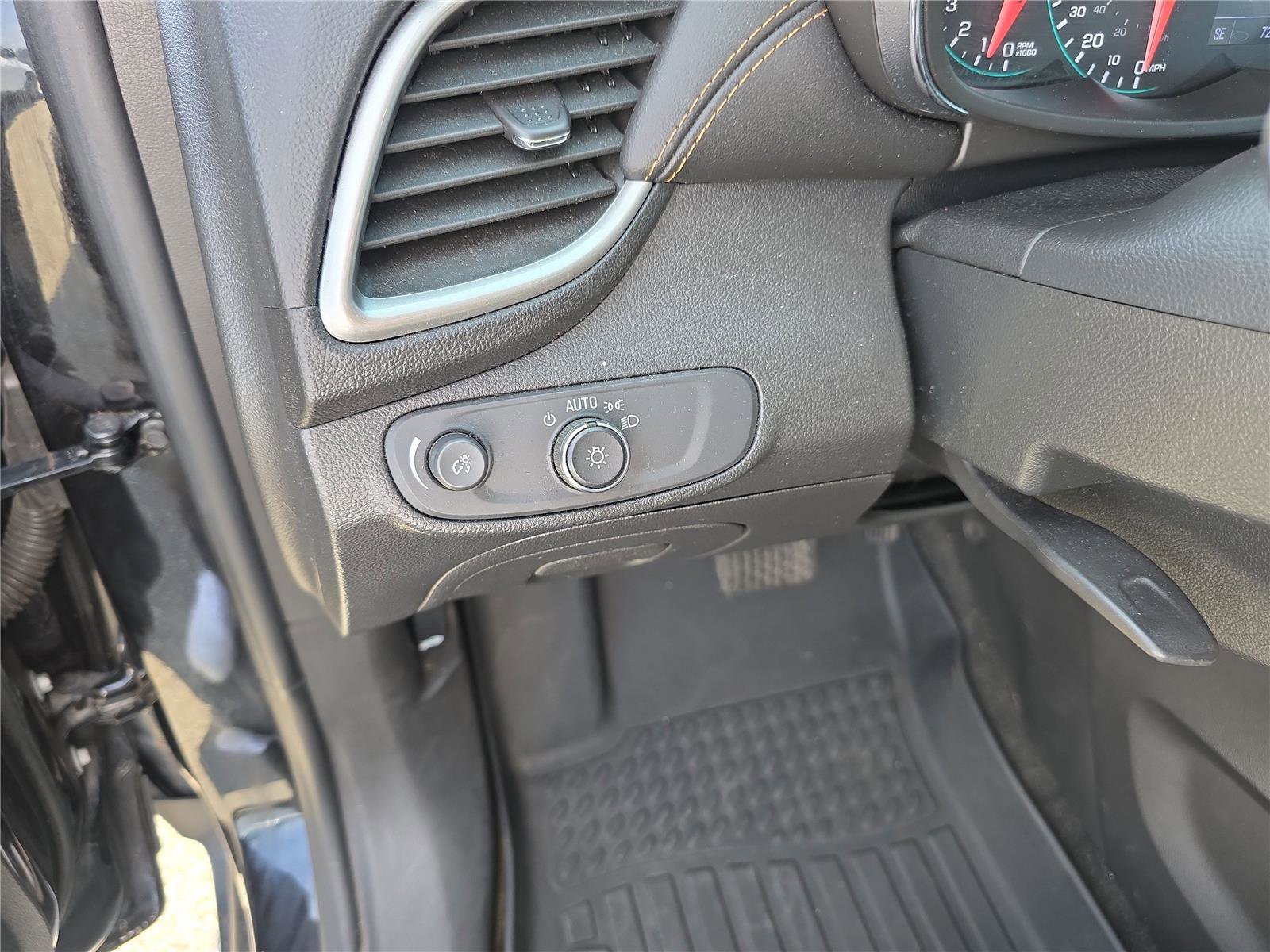 Used 2020 Chevrolet Trax LT w/ Driver Confidence Package image 18