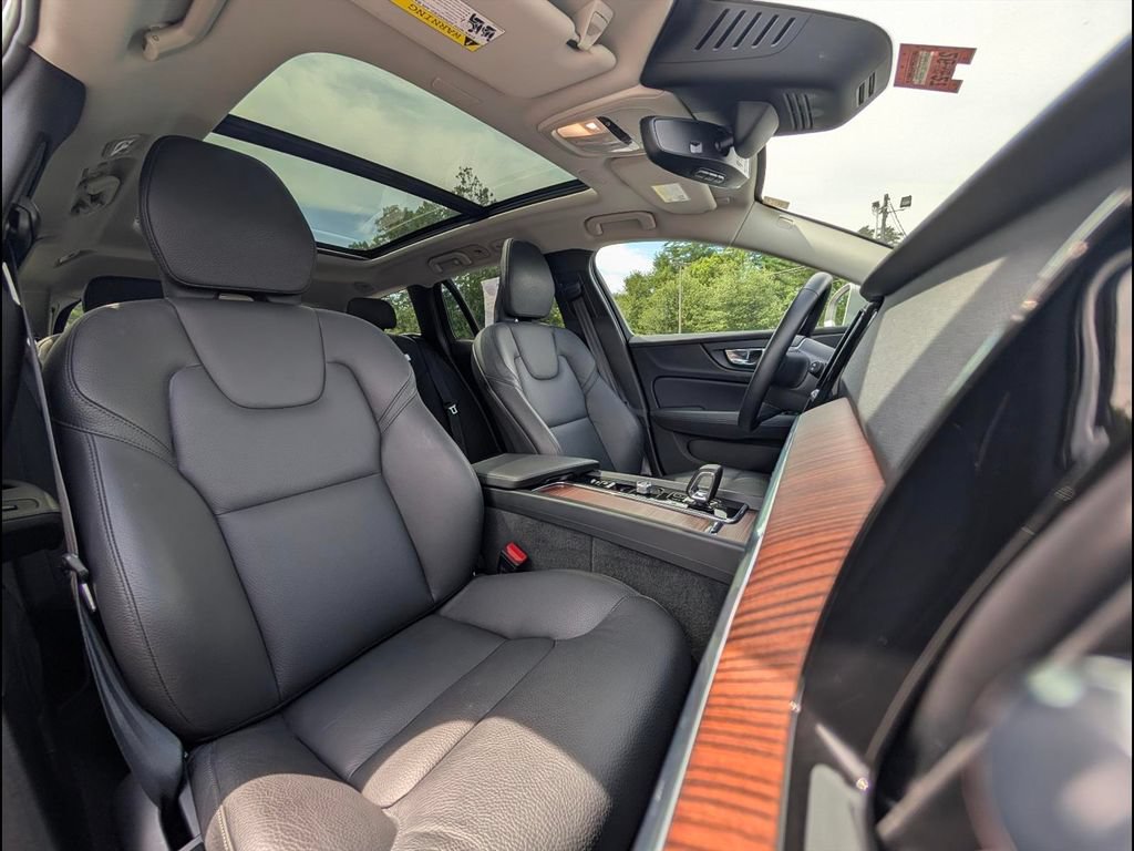 Certified 2025 Volvo V60 B5 Cross Country Plus AWD/4WD image 19