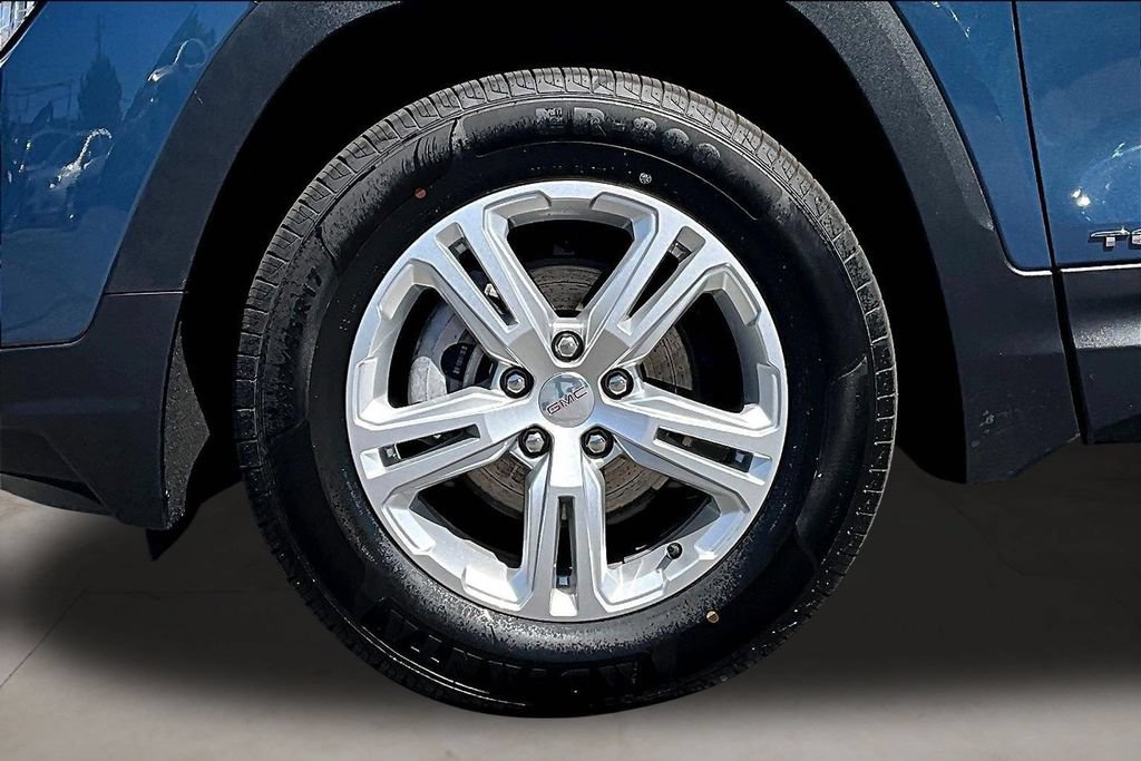 Used 2024 GMC Terrain SLE AWD/4WD image 33