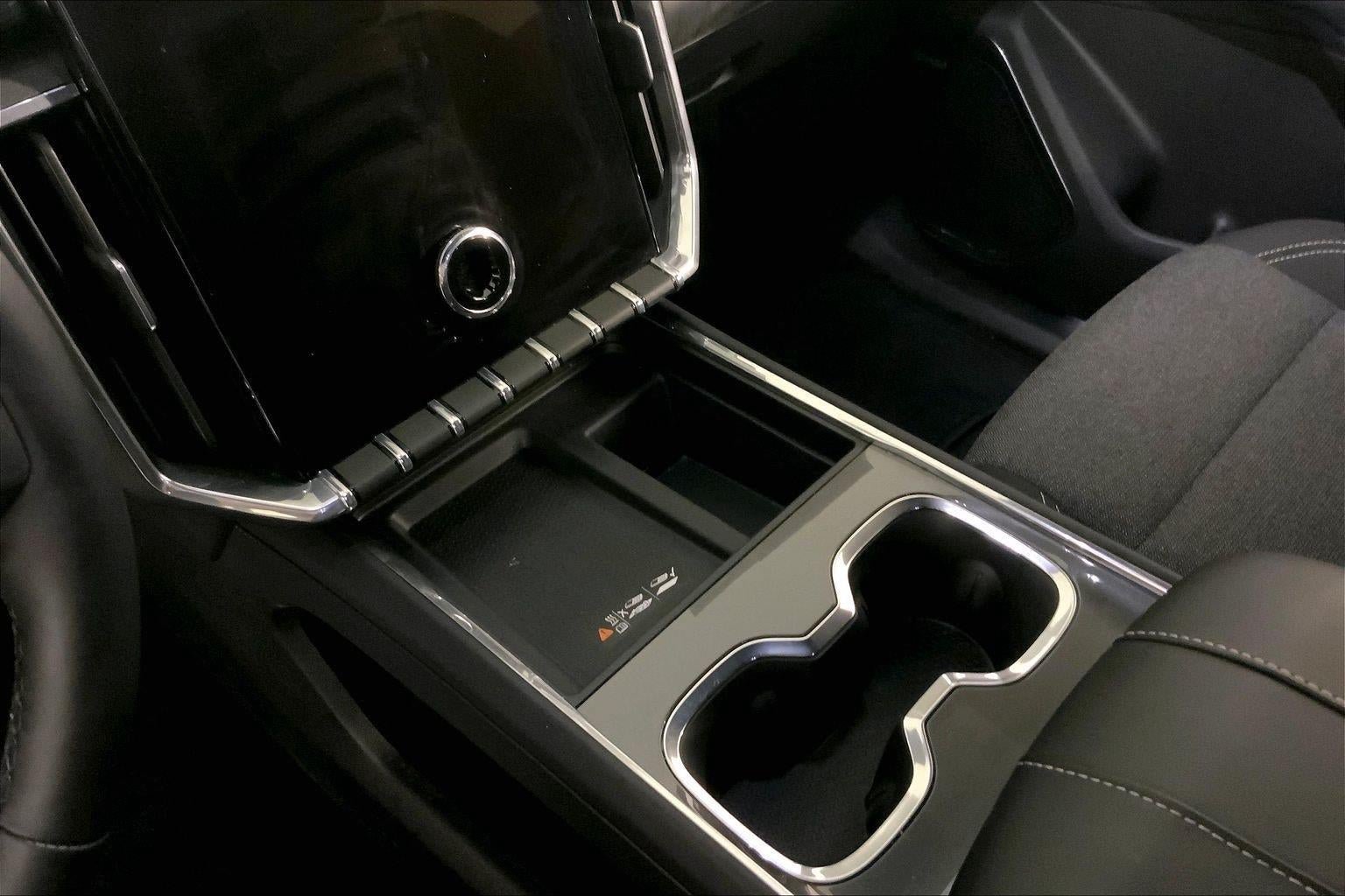 Used 2025 GMC Acadia Elevation FWD image 17