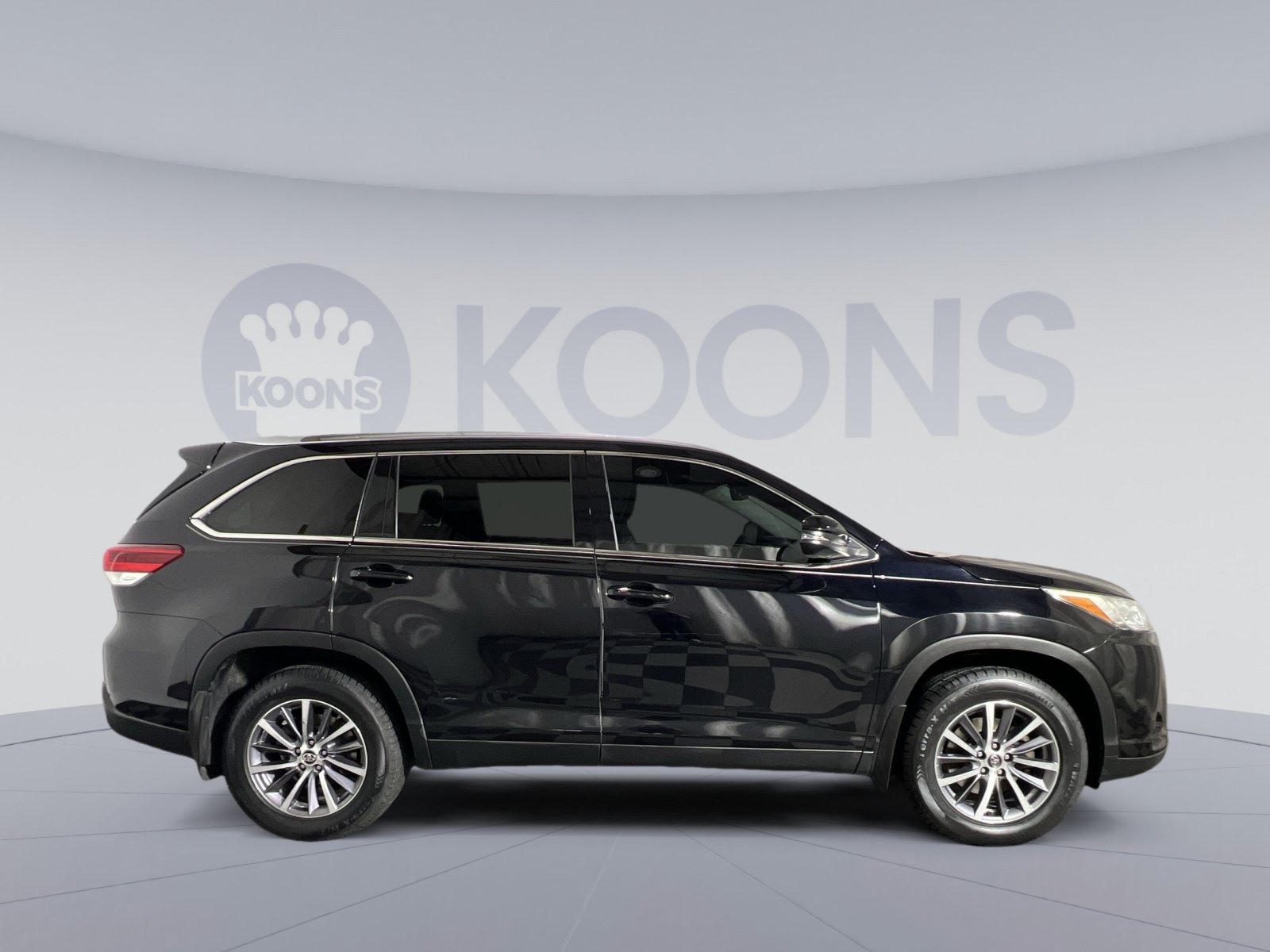Used 2019 Toyota Highlander XLE AWD/4WD image 8