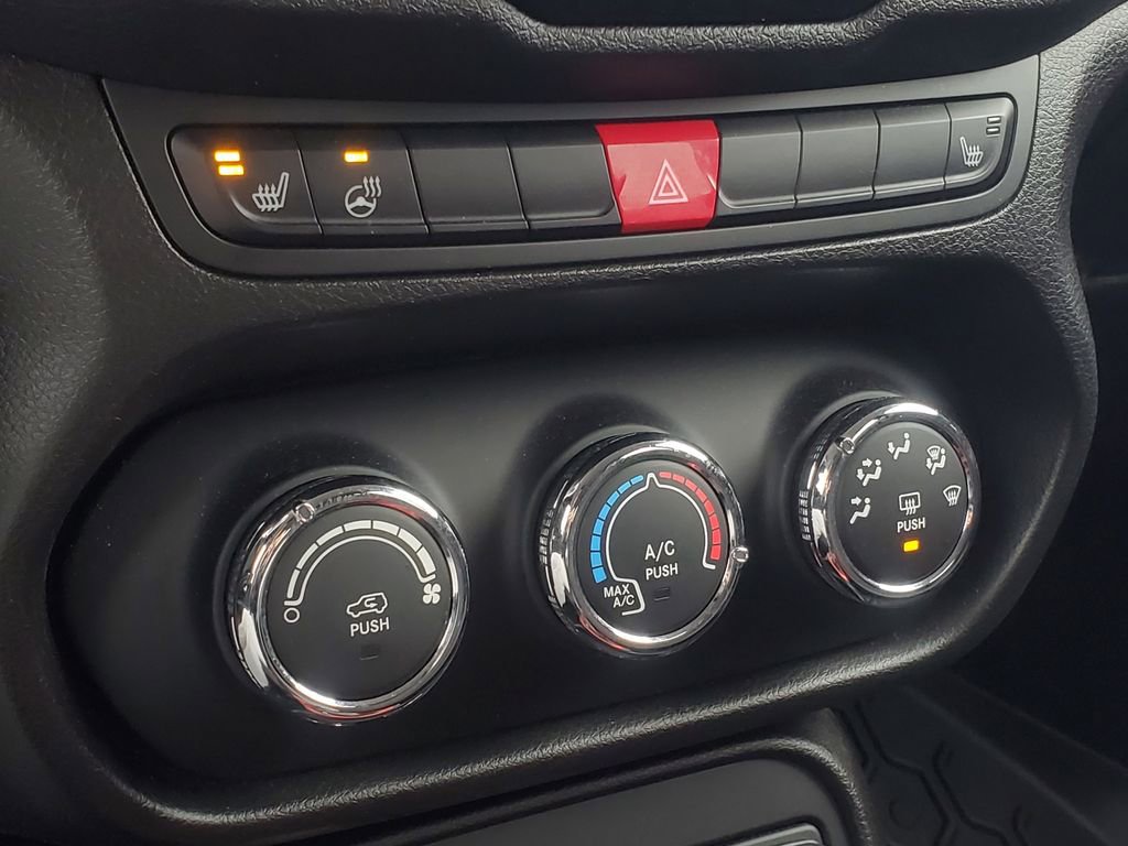 Used 2016 Jeep Renegade Trailhawk w/ Cold Weather Group image 27