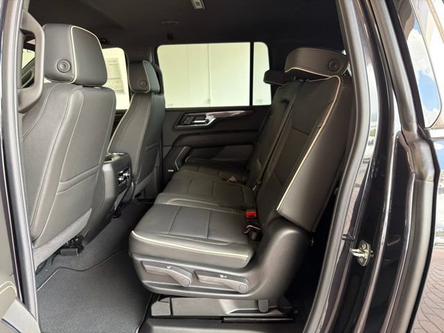 New 2026 GMC Yukon XL Elevation w/ LPO, Elevation Black Package AWD/4WD image 18