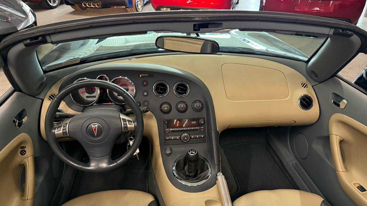 Used 2006 Pontiac Solstice Convertible w/ Premium Package RWD image 24