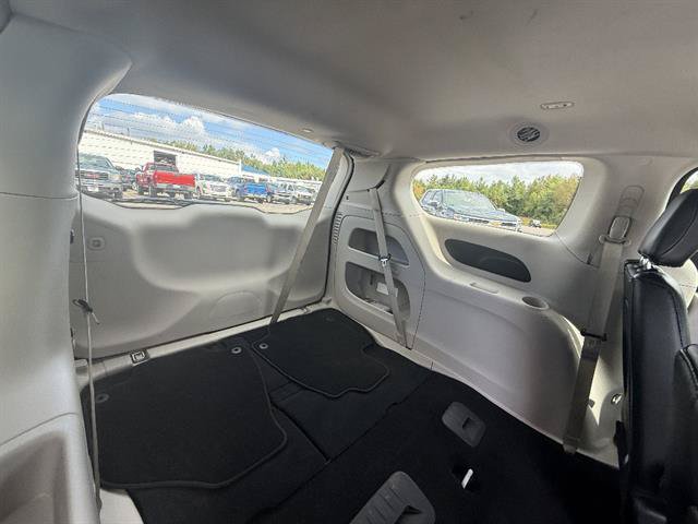 Used 2024 Chrysler Pacifica Touring-L FWD image 20
