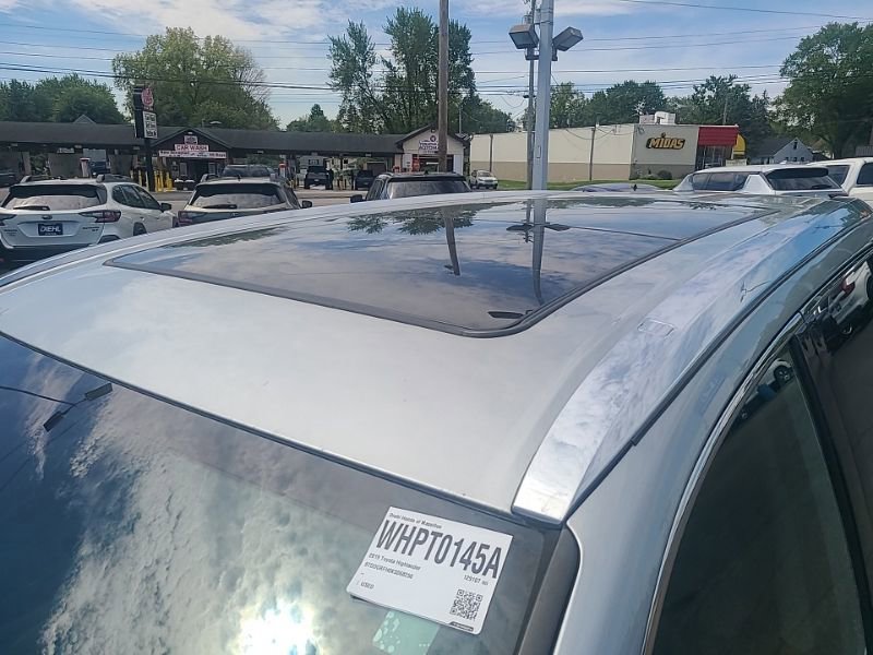 Used 2019 Toyota Highlander Limited Platinum AWD/4WD image 17