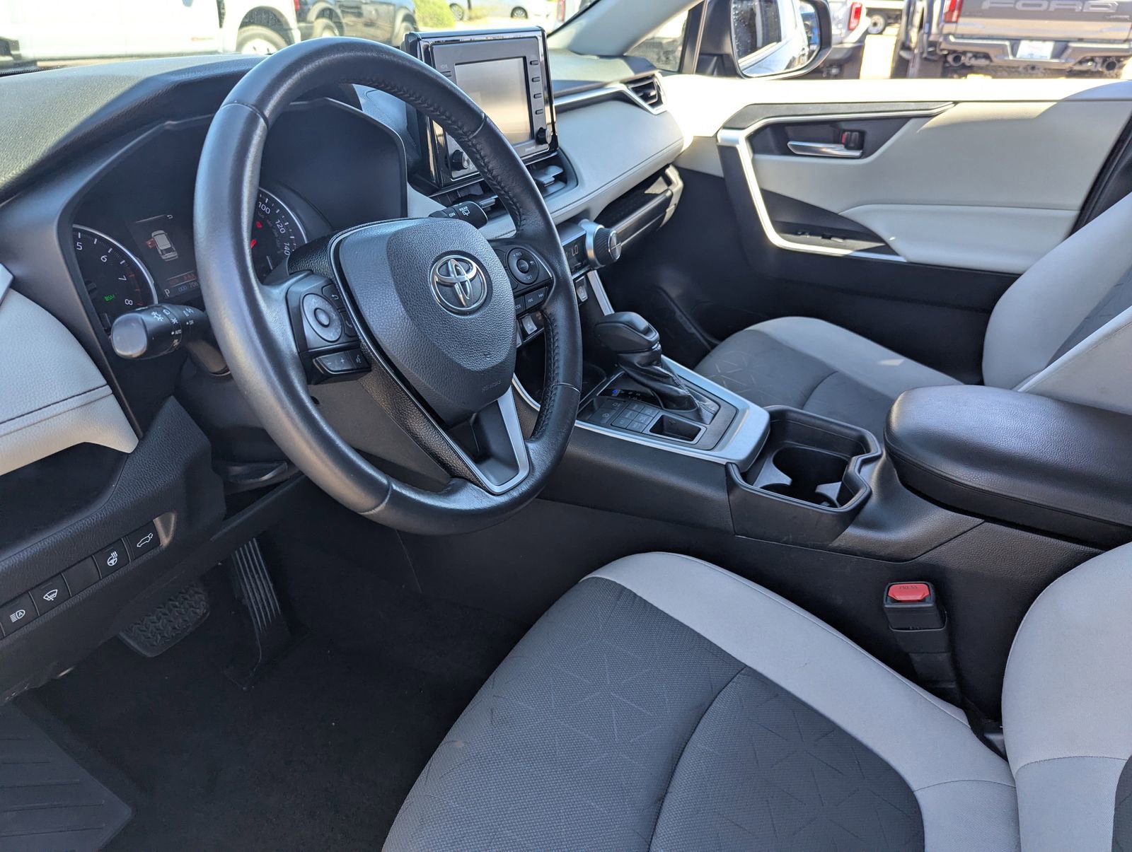 Used 2021 Toyota RAV4 XLE w/ Convenience Package image 17