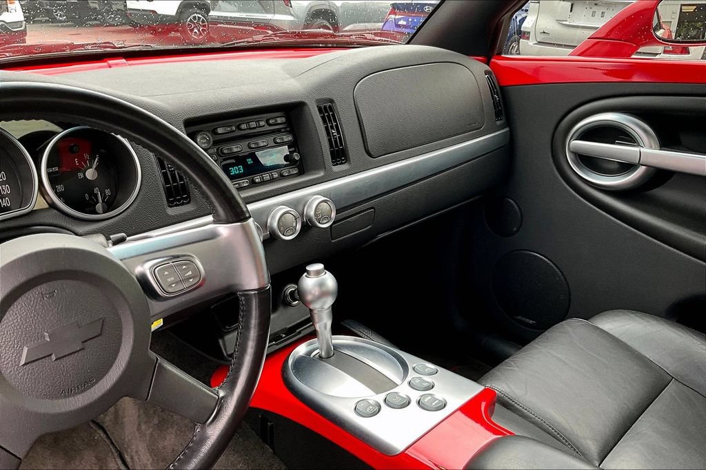 Used 2003 Chevrolet SSR w/ Preferred Equipment Group RWD image 13