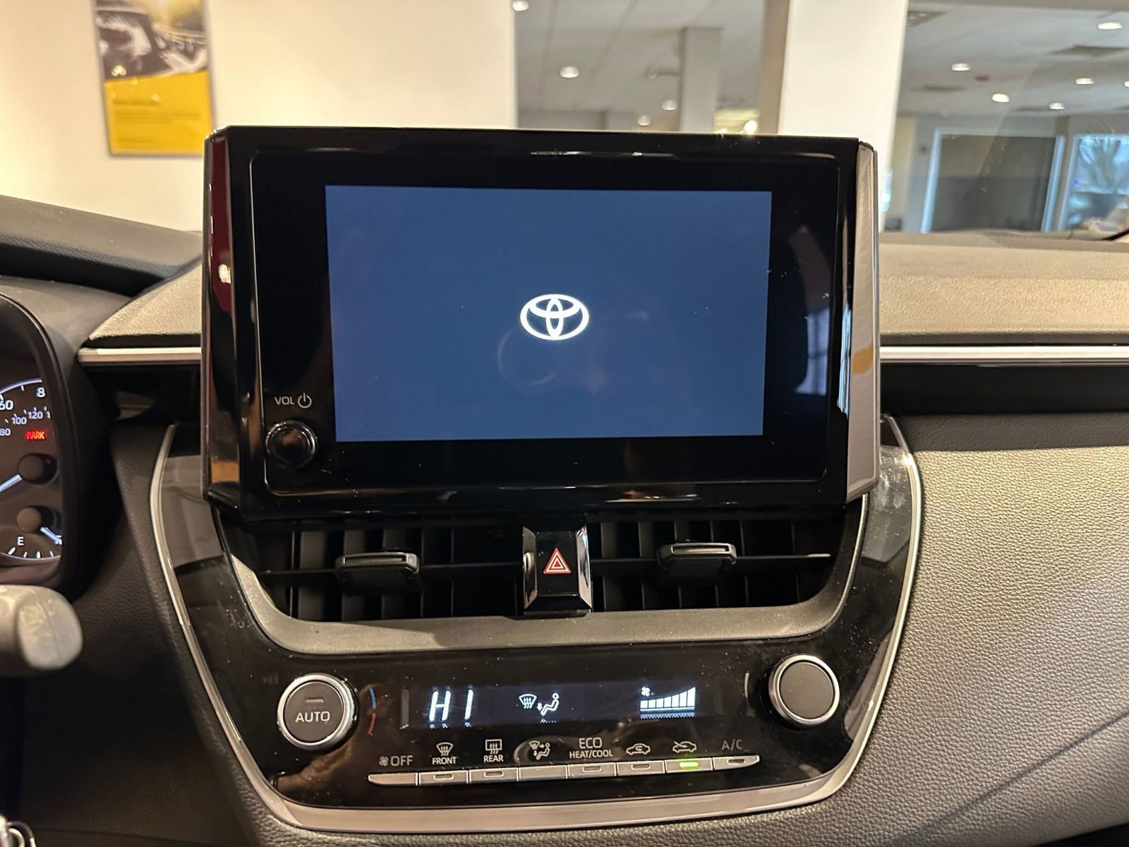 Used 2025 Toyota Corolla LE image 17