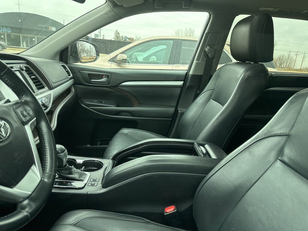 Used 2017 Toyota Highlander XLE image 7
