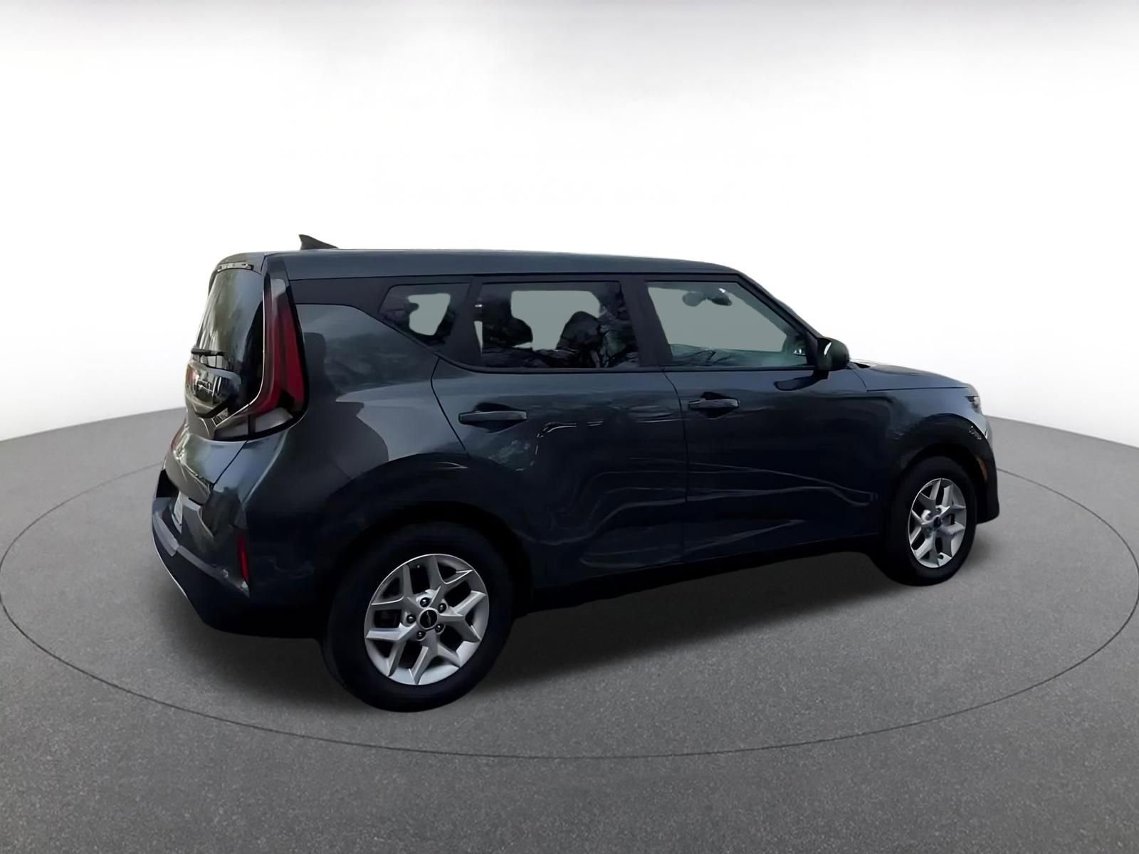 Used 2025 Kia Soul LX w/ LX Technology Package FWD image 14